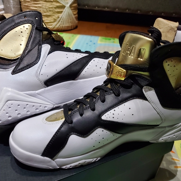 Shoes - Picture 4 of 13